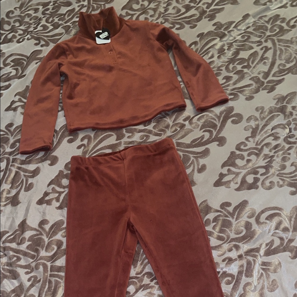 Fashionnova kids set!! Brand new!!! Tags still on!!! Size 4!!